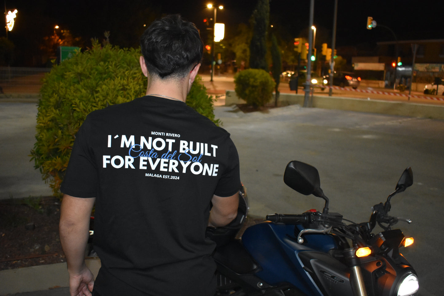 BLACK & BLUE T-SHIRT ¨I´M NOT BUILT FOR EVERYONE¨