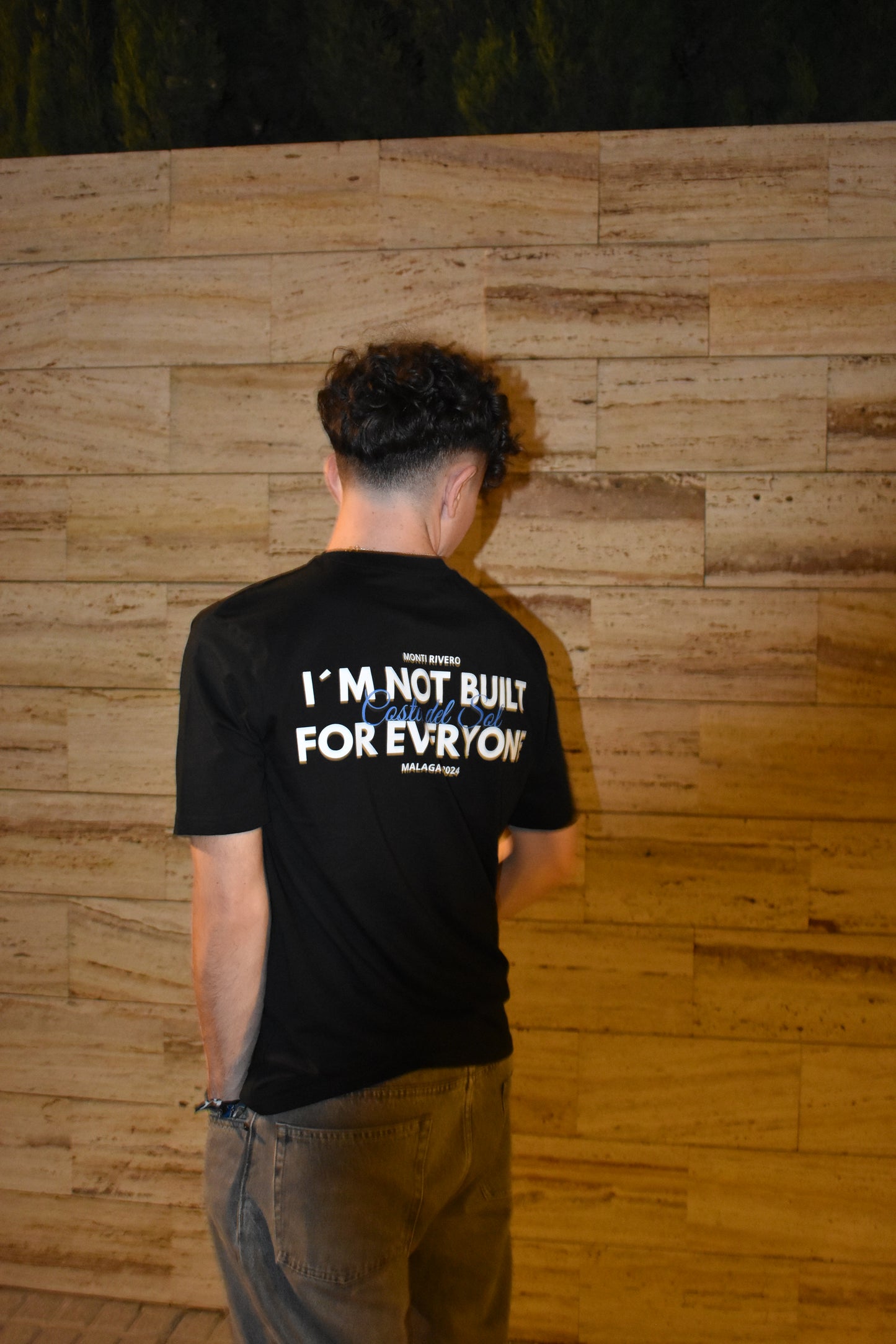 BLACK & BLUE T-SHIRT ¨I´M NOT BUILT FOR EVERYONE¨