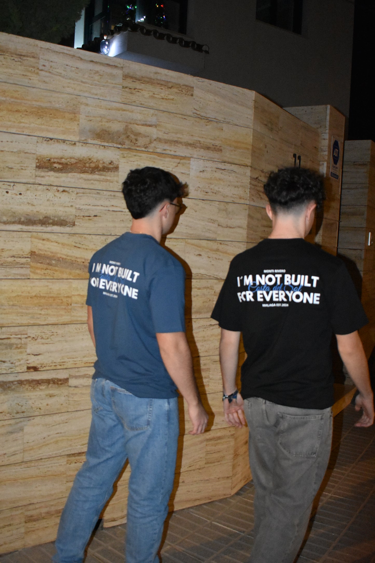 BLACK & BLUE T-SHIRT ¨I´M NOT BUILT FOR EVERYONE¨